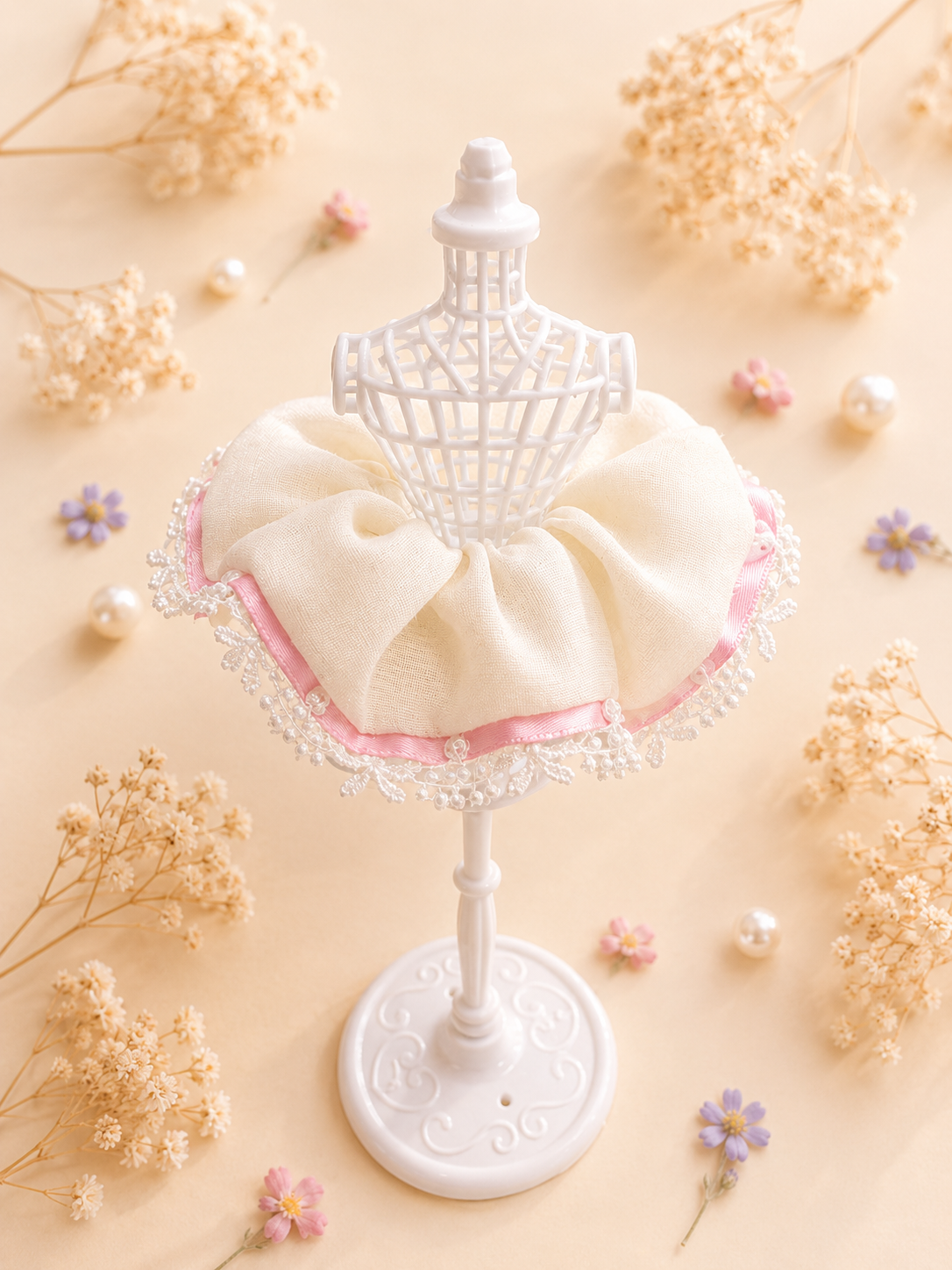 Cream Lace Scrunchie - Pink