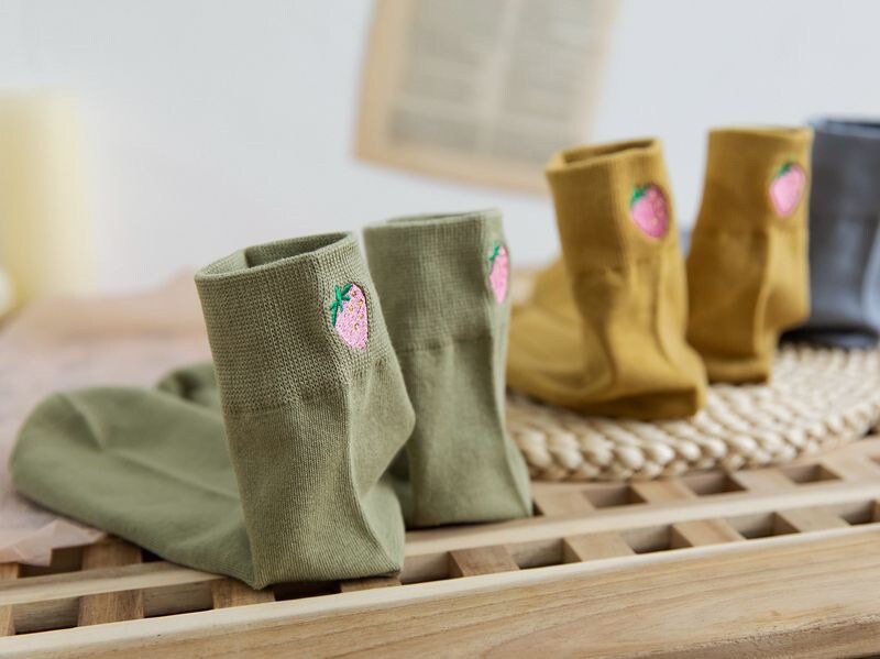 Miss June’s | Women’s 1 pair  cotton socks｜Creative | Colorful | Paint | Embroidery | Designed | Art | Gift Idea | Casual | Comfortable |