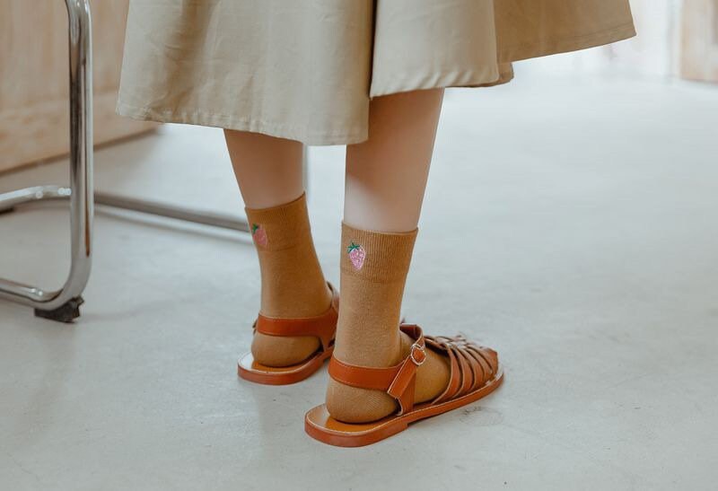 Miss June’s | Women’s 1 pair  cotton socks｜Creative | Colorful | Paint | Embroidery | Designed | Art | Gift Idea | Casual | Comfortable |