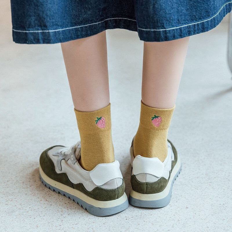 Miss June’s | Women’s 1 pair  cotton socks｜Creative | Colorful | Paint | Embroidery | Designed | Art | Gift Idea | Casual | Comfortable |