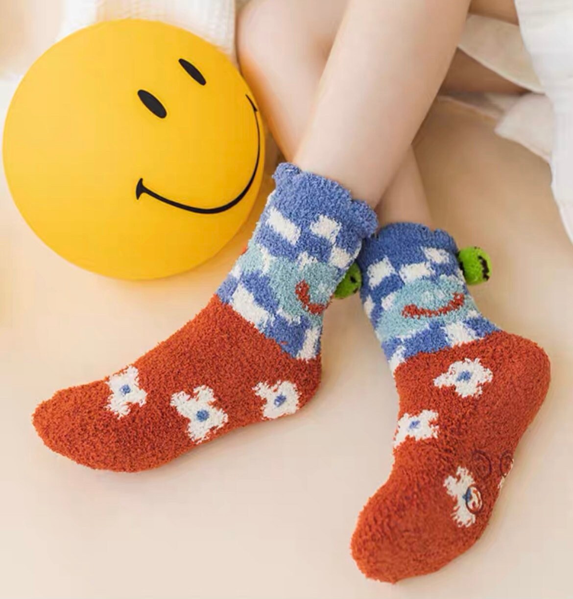 Miss June’s | Women’s | 1 pair | Floor socks | Cute | Fuzzy | Home wear | Warm | Soft | Gift Idea | Casual | Cozy| Animals| Sleep | Winter